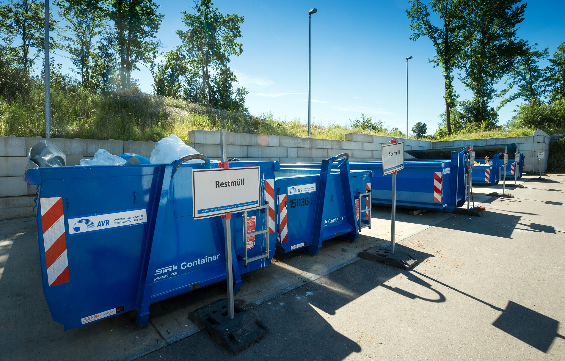 Rest und Sperrmüll Container