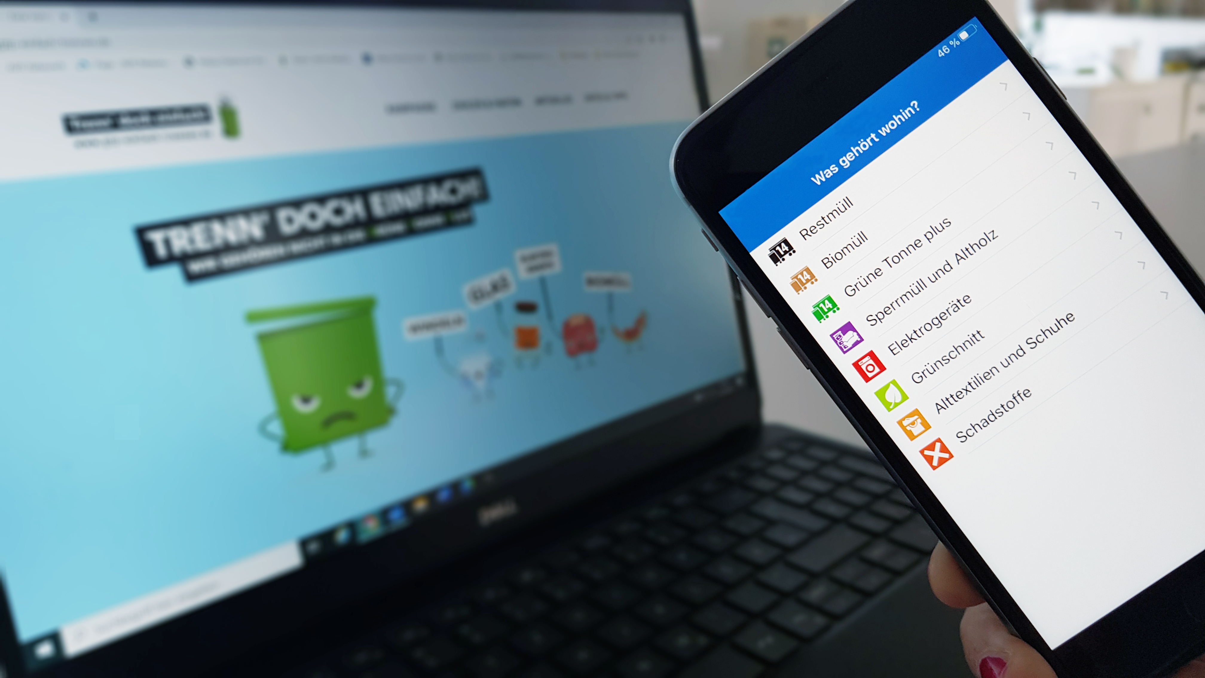 Smartphone mit der AVR Abfall App